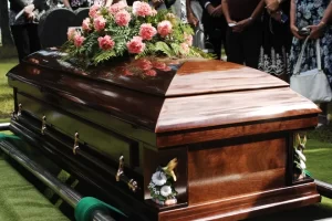 Honoring Traditions and Arranging a Funeral Service: What to Expect